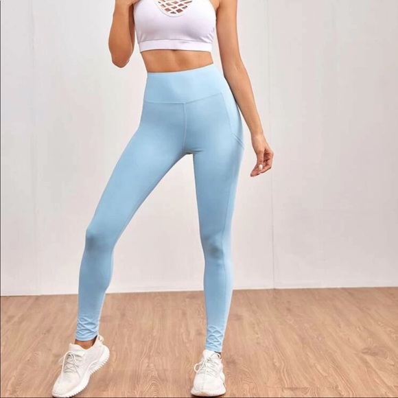 Pants - 🆕Sports leggings w/ Phone Pocket🆕